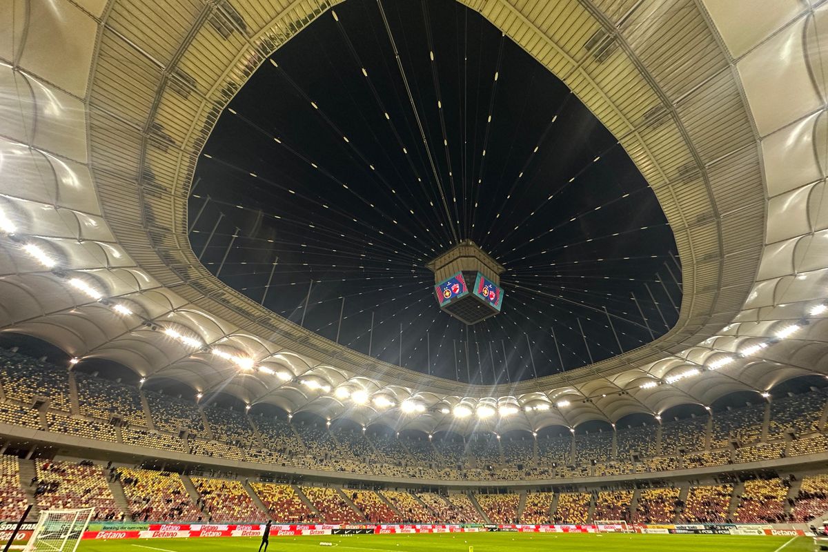 Eșarfele pe care le vinde Peluza Nord înainte de derby-ul cu Dinamo » Mesaje împotriva lui Dinamo