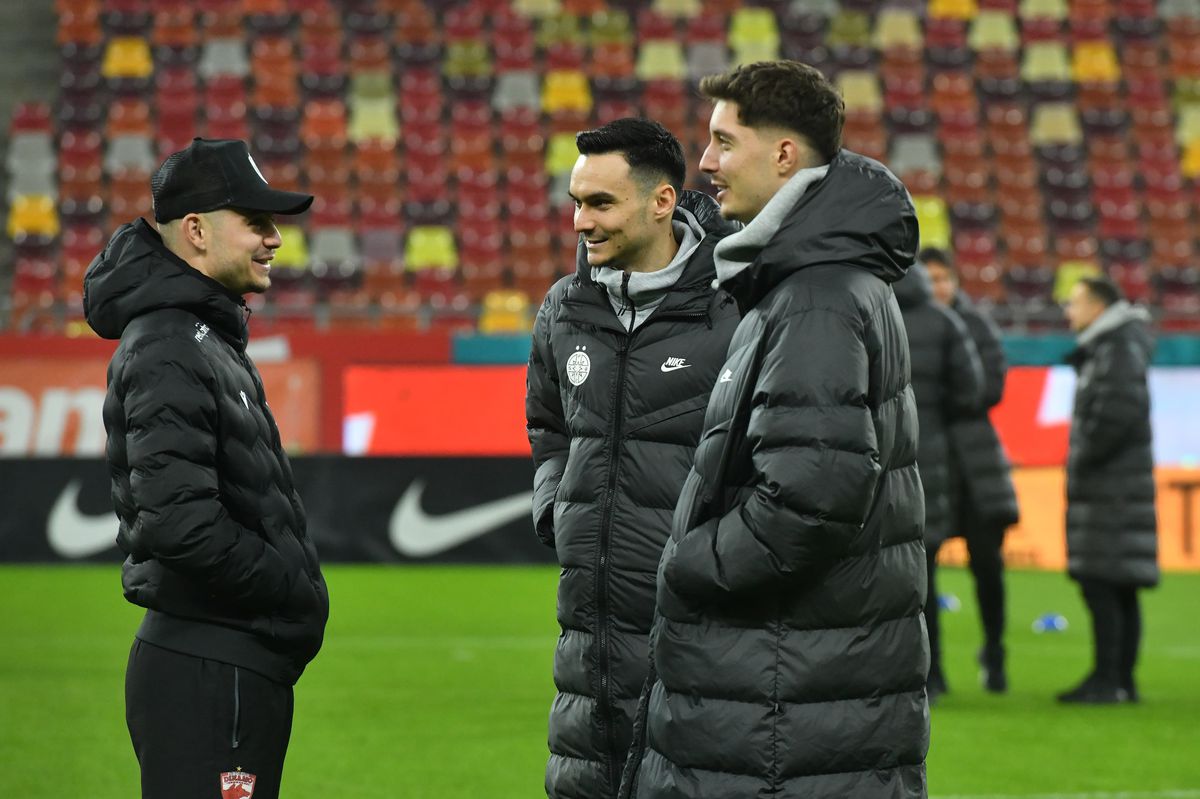 Eșarfele pe care le vinde Peluza Nord înainte de derby-ul cu Dinamo » Mesaje împotriva lui Dinamo