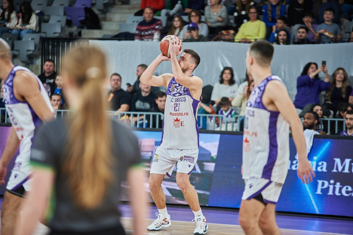 Eveniment inedit la Pitești Arena! Duel între fani și jucători