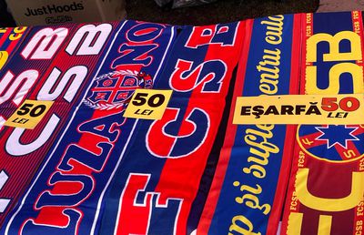 Eșarfele pe care le vinde Peluza Nord înainte de derby-ul cu Dinamo » Mesaje împotriva lui Dinamo