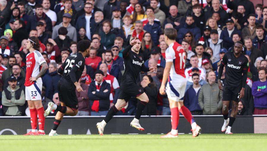 Bowen jubliează, după gol, jucătorii lui Arsenal, fără replică / Foto: Imago Liverpool, Chelsea și Man United, la coadă pentru căpitanul lui West Ham
