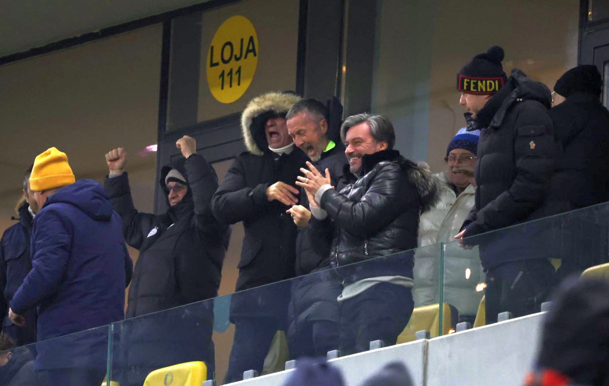 Mihai Stoica, ținut cu greu în lojă după FCSB - Dinamo » Momente fabuloase care nu s-au văzut la TV