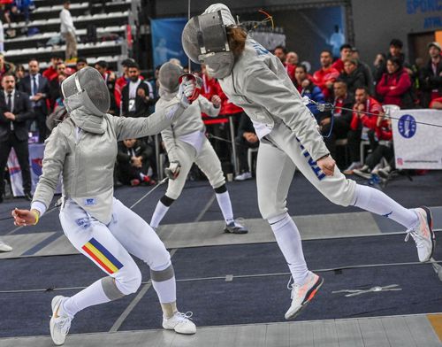 Amalia Covaliu (stânga), La Campionatele Europene de cadeți si juniori de la Antalya 2025