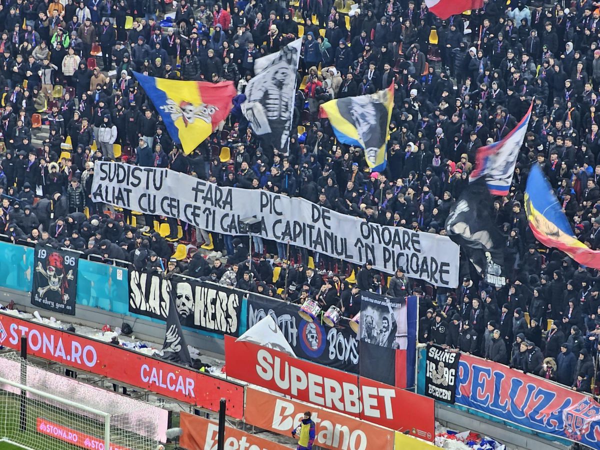 Toate mesajele galeriilor din FCSB - Dinamo » Ironii nemiloase ale fanilor: „Peluza voastră e ca POS-ul”