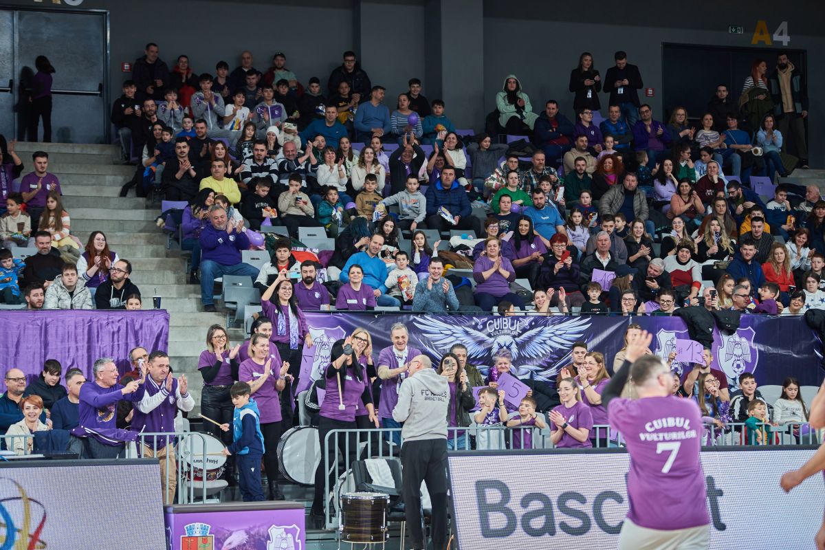 Eveniment inedit la Pitești Arena! Duel între fani și jucători