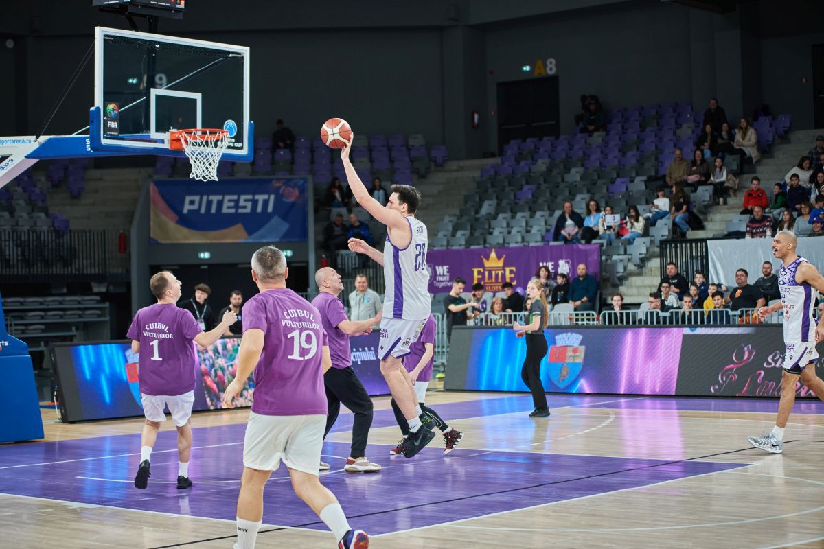 Eveniment inedit la Pitești Arena! Duel între fani și jucători