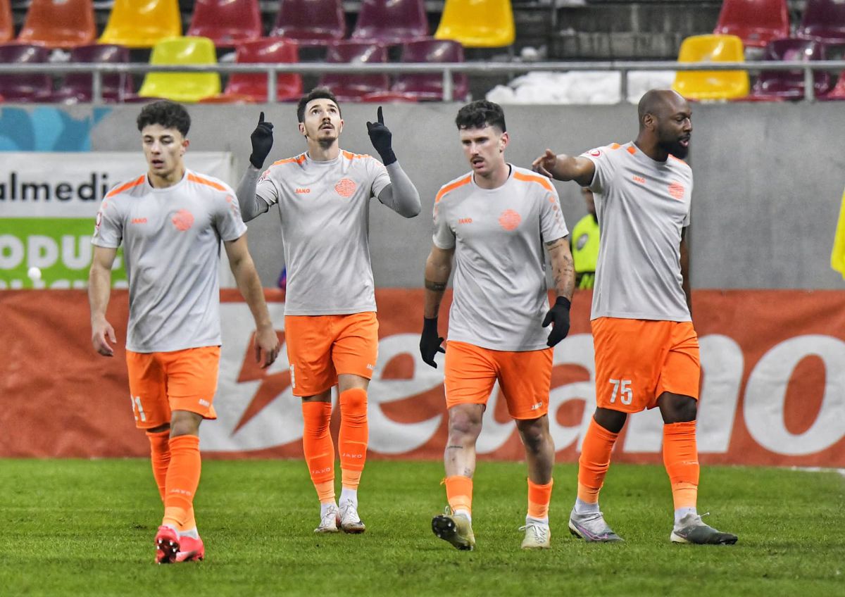 Darius Olaru a pasat perfect, David Miculescu s-a distrat cu portarul de la Metaloglobus » Cum s-a marcat golul care a adus liniștea pentru FCSB