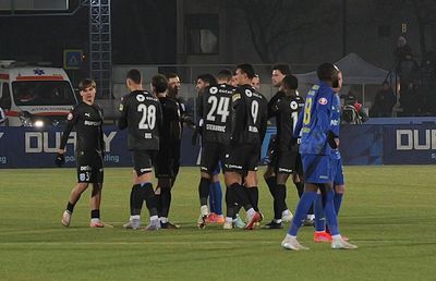 Ce nu s-a văzut la TV în Unirea Slobozia - Universitatea Craiova: „Du-te, bă, de aici, că ești om bătrân!”