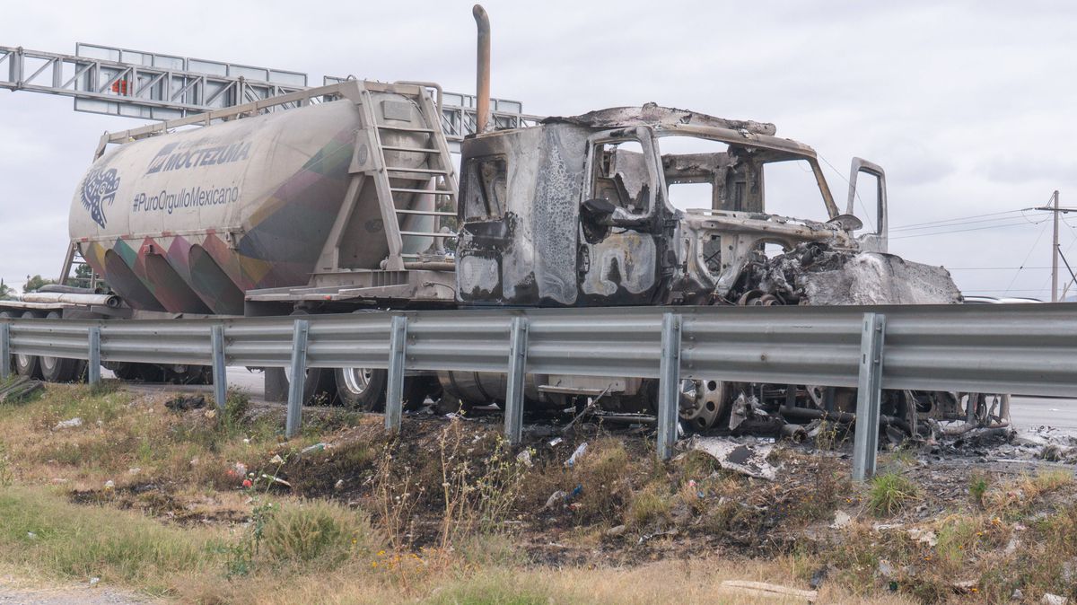 Haos nemaivăzut în Mexic » După uciderea lui „El Mencho”, oamenii nu mai pot ieși din case! Dezastru pe străzi, meciuri amânate, panică în stadion