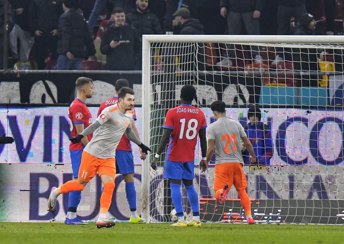 Darius Olaru a pasat perfect, David Miculescu s-a distrat cu portarul de la Metaloglobus » Cum s-a marcat golul care a adus liniștea pentru FCSB