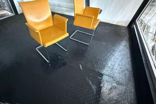 Arena Națională se degradează alarmant! Dezastru la un studio TV și în zona VIP » Imagini halucinante: plouă din tavan, miros pregnant de mucegai