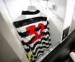 Juventus și-a prezentat o „bijuterie” de echipament, dar privirile au fost atrase de un fotomodel! Cum a apărut la eveniment