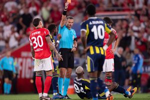 UEFA n-are milă de Jose Mourinho » Îl va fluiera arbitrul care l-a demis de la Fenerbahce!