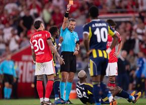 UEFA n-are milă de Jose Mourinho » Îl va fluiera arbitrul care l-a demis de la Fenerbahce!
