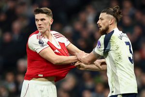 Verdict dur după derby-ul Londrei: „Drăgușin a comis un păcat capital. L-a făcut pe Gyokeres să pară bun!”