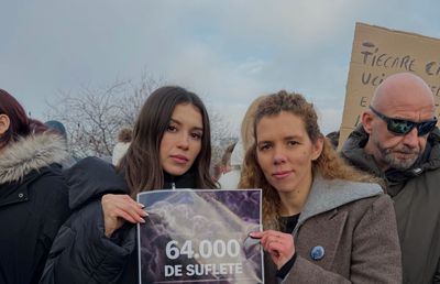 Teodora Stoica și Ionuț Lupescu, printre persoanele ieșite în stradă la manifestația din fața Parlamentului: „M-am întors acasă cu o greutate în piept”