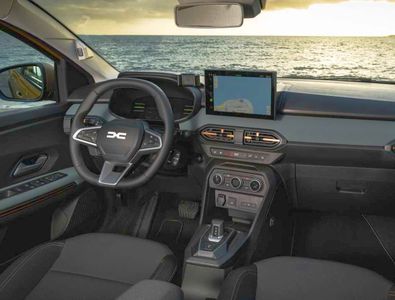 Noua Dacia a fost văzută pe străzi » Imagini-„spion” cu modelul care se ...