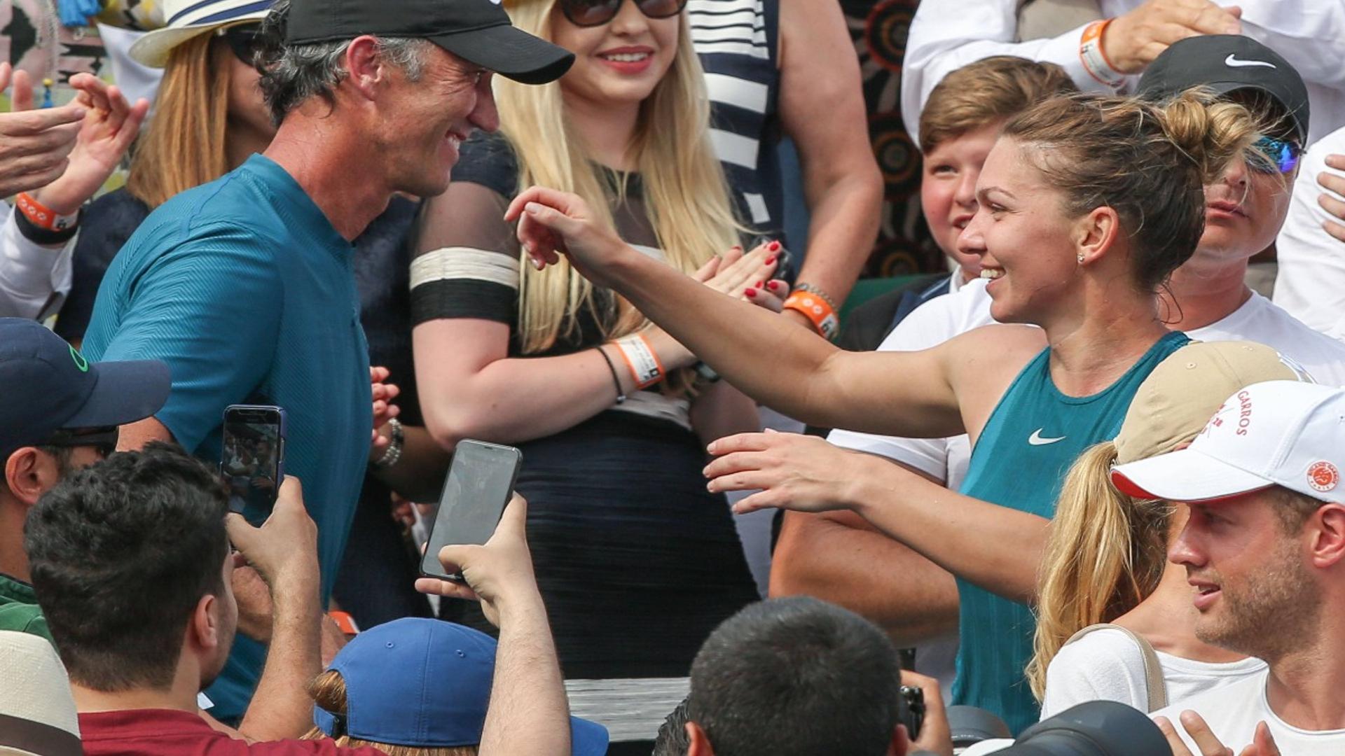 Darren Cahill și Simona Halep pe teren la BTarena Cluj-Napoca, pregătindu-se pentru evenimentul oficial de retragere la Sports Festival Cluj. | sursa foto: Gazeta Sporturilor