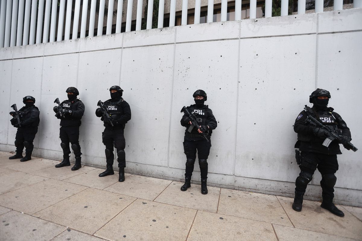 Haos nemaivăzut în Mexic » După uciderea lui „El Mencho”, oamenii nu mai pot ieși din case! Dezastru pe străzi, meciuri amânate, panică în stadion