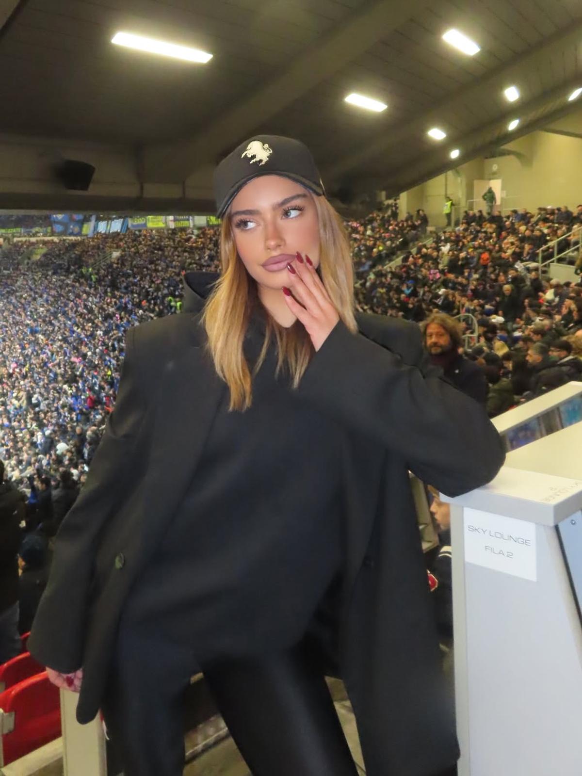 Juventus și-a prezentat o „bijuterie” de echipament, dar privirile au fost atrase de un fotomodel! Cum a apărut la eveniment