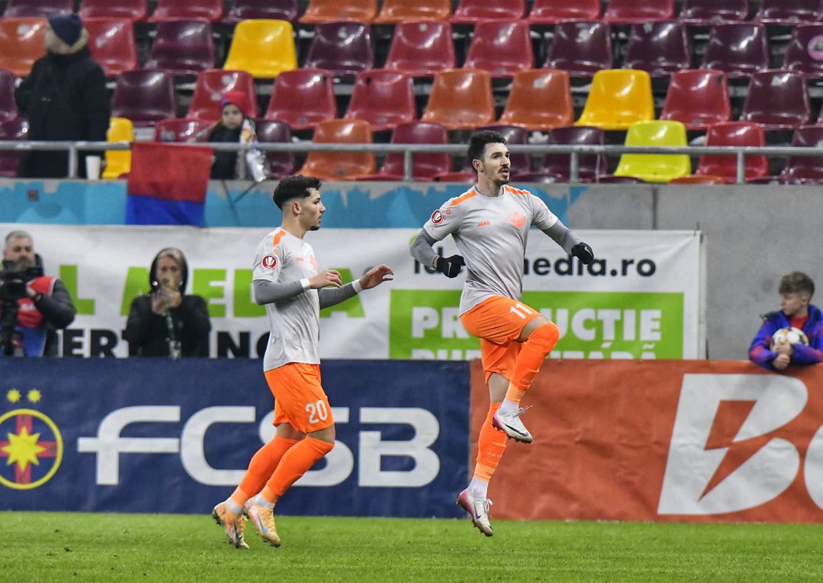 Darius Olaru a pasat perfect, David Miculescu s-a distrat cu portarul de la Metaloglobus » Cum s-a marcat golul care a adus liniștea pentru FCSB