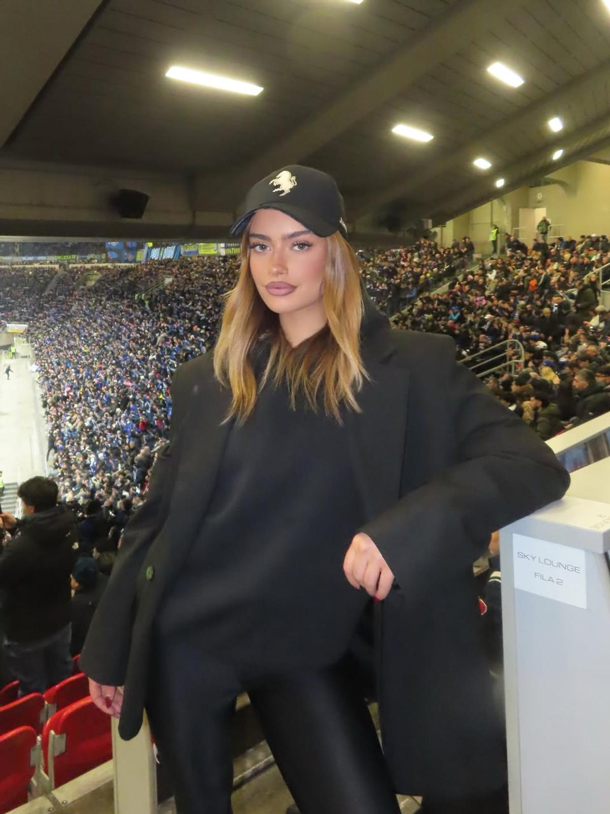 Juventus și-a prezentat o „bijuterie” de echipament, dar privirile au fost atrase de un fotomodel! Cum a apărut la eveniment
