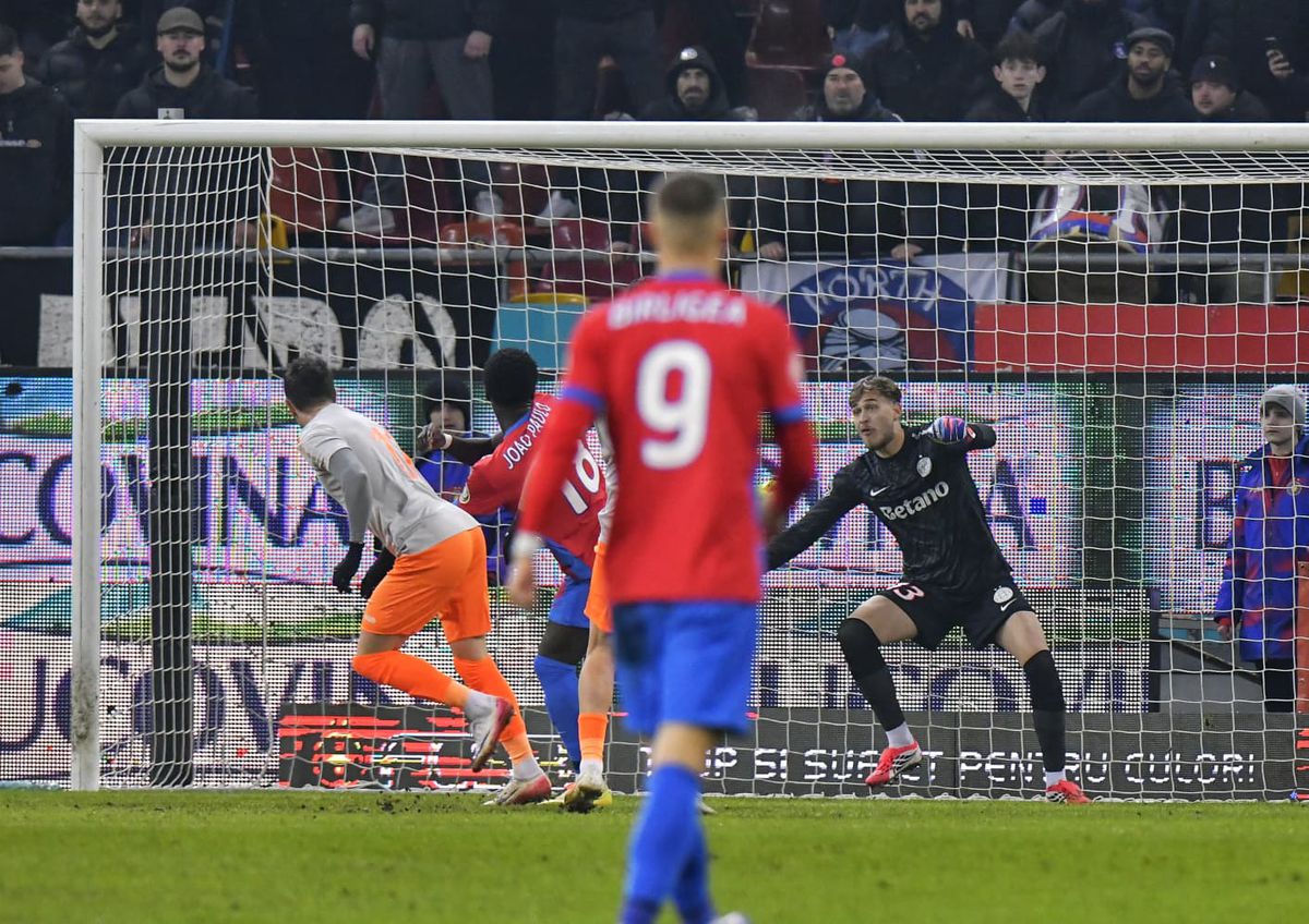 Misterul din FCSB - Metaloglobus a fost lămurit » Gigi Becali: „E ordinul meu! Eu dau ordine, nu MM”