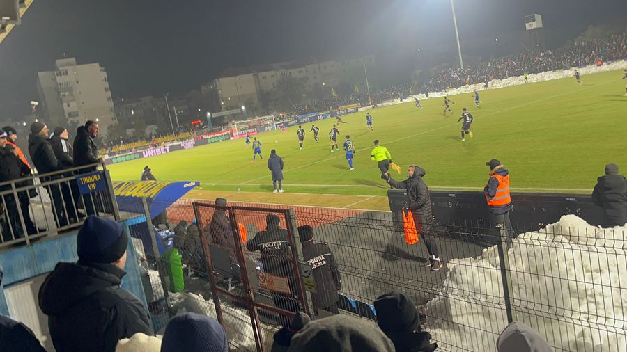 Ce nu s-a văzut la TV în Unirea Slobozia - Universitatea Craiova: „Du-te, bă, de aici, că ești om bătrân!”