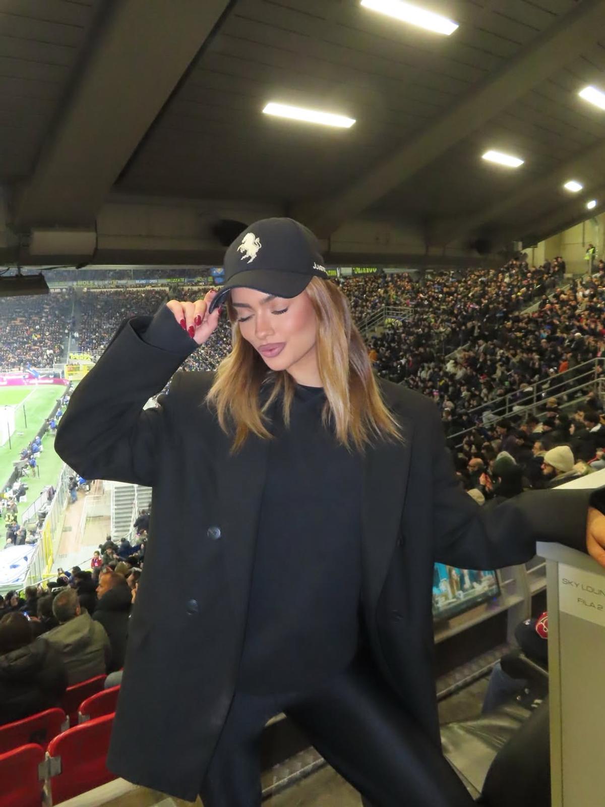 Juventus și-a prezentat o „bijuterie” de echipament, dar privirile au fost atrase de un fotomodel! Cum a apărut la eveniment