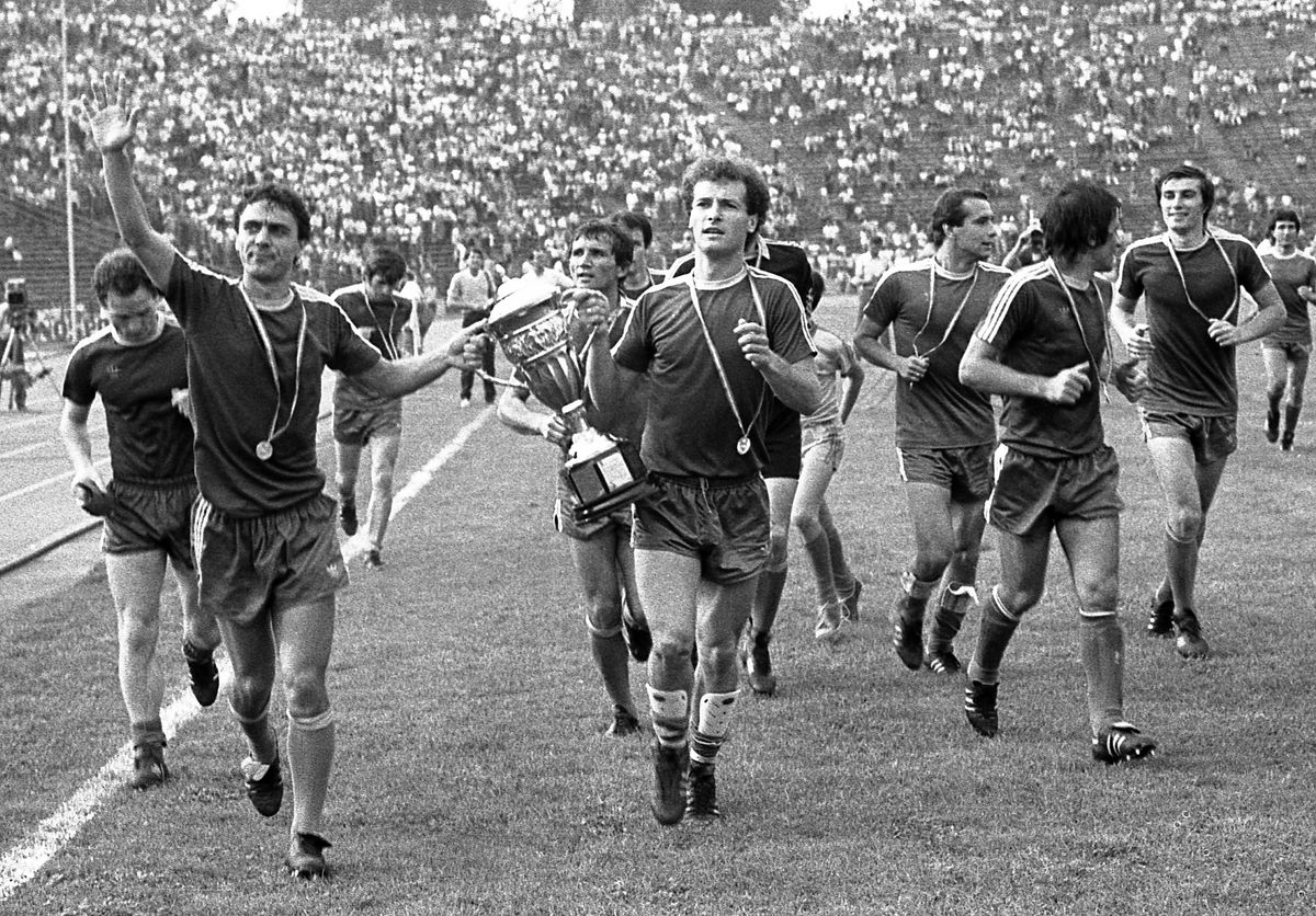 Cum au fost create marile echipe ale anilor '80? » Episodul 1: Craiova Maxima - poveștile extraordinare ale celor 14 titulari