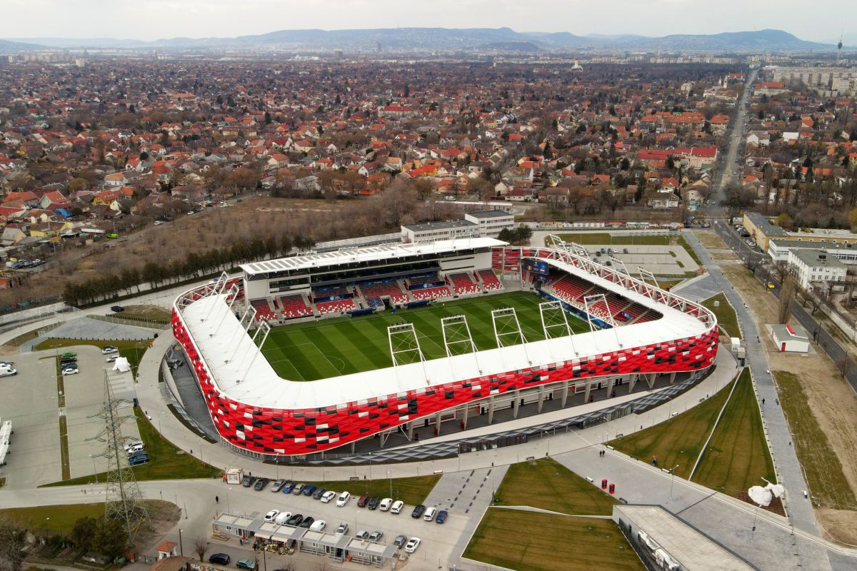 Am mers să vedem cum arată „bijuteria” de 40 de milioane de euro pe care o inaugurează „naționala” » Dotare curioasă: pasarelă de 20 de metri pentru oaspeți