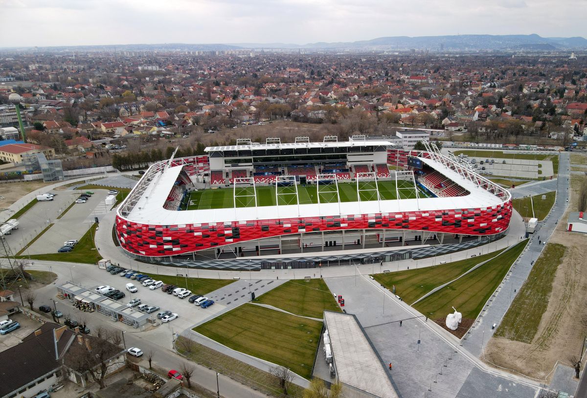 Am mers să vedem cum arată „bijuteria” de 40 de milioane de euro pe care o inaugurează „naționala” » Dotare curioasă: pasarelă de 20 de metri pentru oaspeți