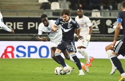 Antrenorul lui Bordeaux l-a caracterizat pe Pitu, la două luni de la transfer: „E mingicar, dar acolo are probleme”