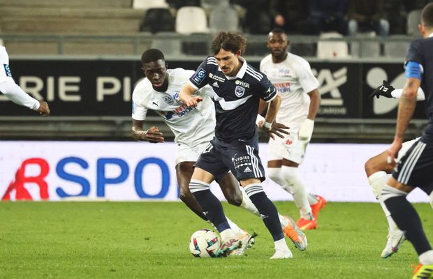 Antrenorul lui Bordeaux l-a caracterizat pe Pitu, la două luni de la transfer: „E mingicar, dar acolo are probleme”