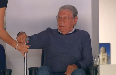 În ziua în care a împlinit 86 de ani, Emeric Ienei a venit în sală la meciul lui CSM Oradea: „Tot timpul elegant”