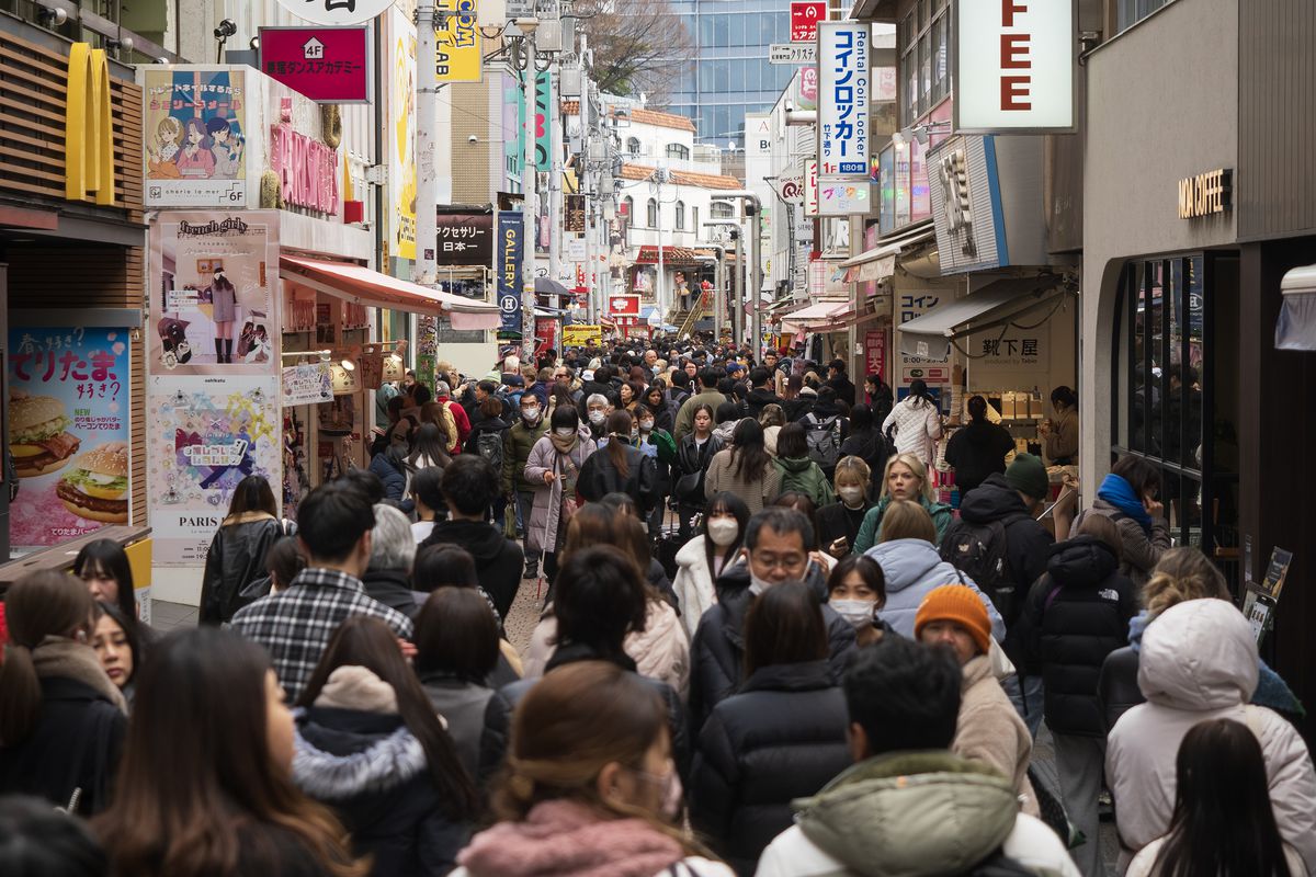 Bine aţi venit în viitor! Fotoreportaj GSP în metropola din lume cu cei mai mulţi oameni: fără maşini, cu metrouri automatizate şi oraşe subterane + Cum se trăieşte un meci de baseball în Japonia