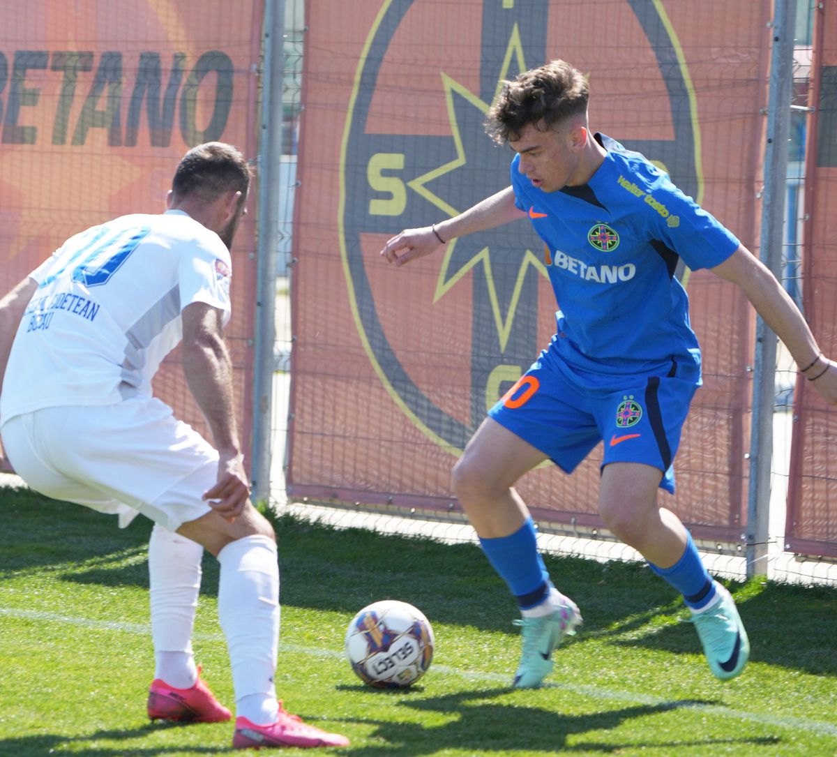 FCSB, doar egal cu Gloria Buzău » Chiricheș a revenit pe teren cu banderola pe braț + Găselniță în atac: cine a jucat lângă Miculescu și Tavi