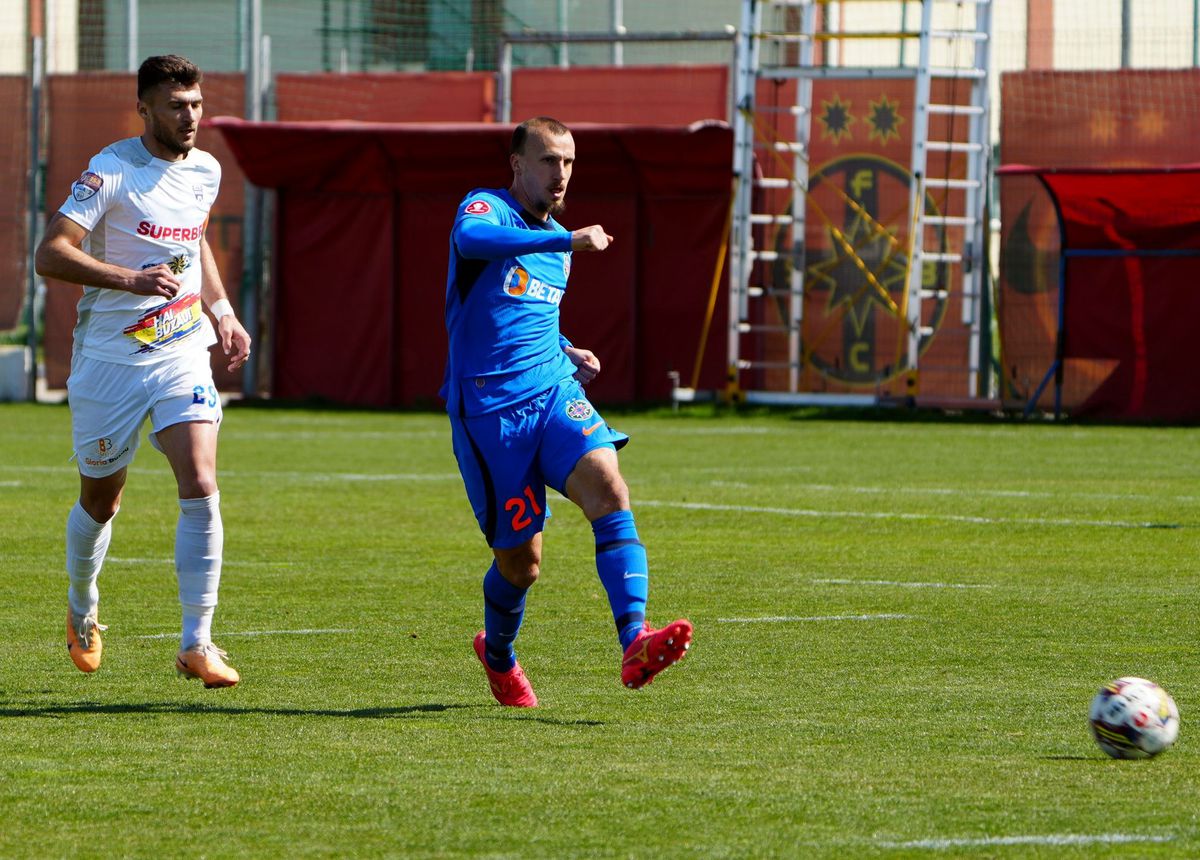 FCSB, doar egal cu Gloria Buzău » Chiricheș a revenit pe teren cu banderola pe braț + Găselniță în atac: cine a jucat lângă Miculescu și Tavi