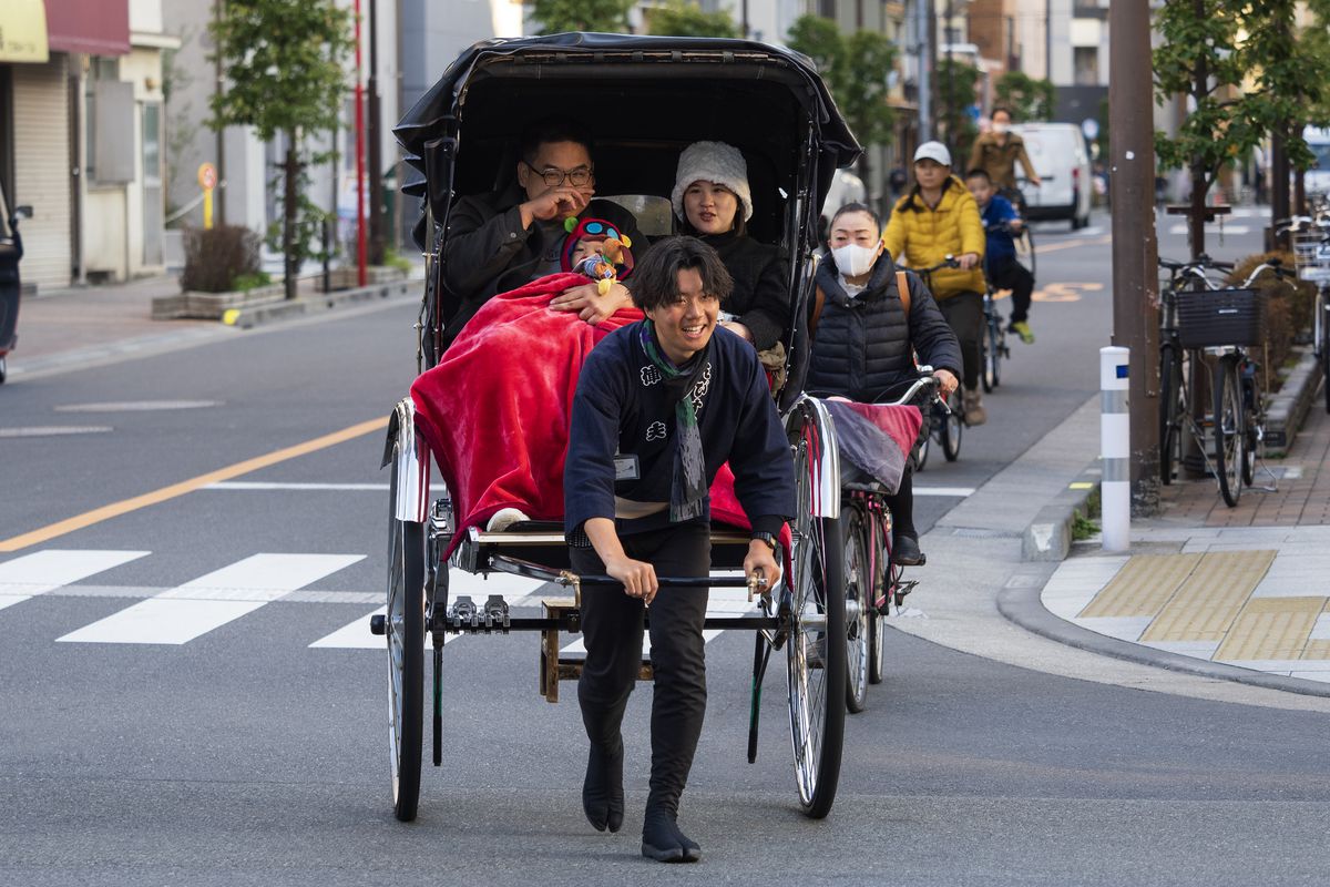 Bine aţi venit în viitor! Fotoreportaj GSP în metropola din lume cu cei mai mulţi oameni: fără maşini, cu metrouri automatizate şi oraşe subterane + Cum se trăieşte un meci de baseball în Japonia