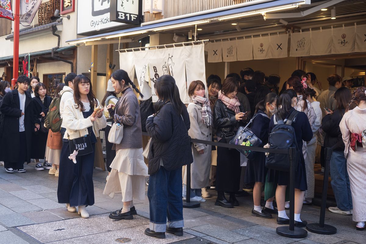 Bine aţi venit în viitor! Fotoreportaj GSP în metropola din lume cu cei mai mulţi oameni: fără maşini, cu metrouri automatizate şi oraşe subterane + Cum se trăieşte un meci de baseball în Japonia