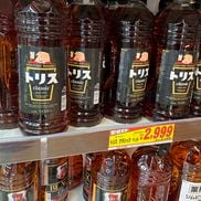 Whiskey-ul se vinde la bidoane de plastic de 4 litri