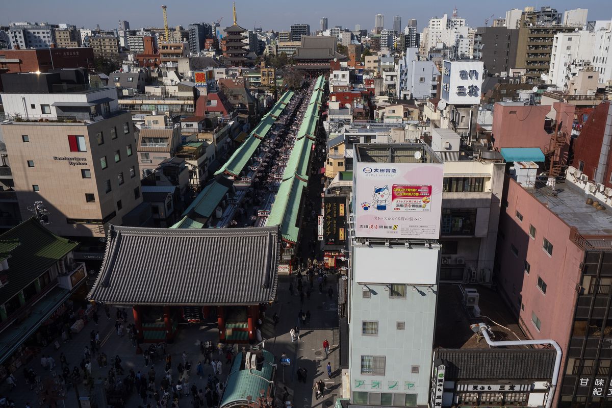 Bine aţi venit în viitor! Fotoreportaj GSP în metropola din lume cu cei mai mulţi oameni: fără maşini, cu metrouri automatizate şi oraşe subterane + Cum se trăieşte un meci de baseball în Japonia
