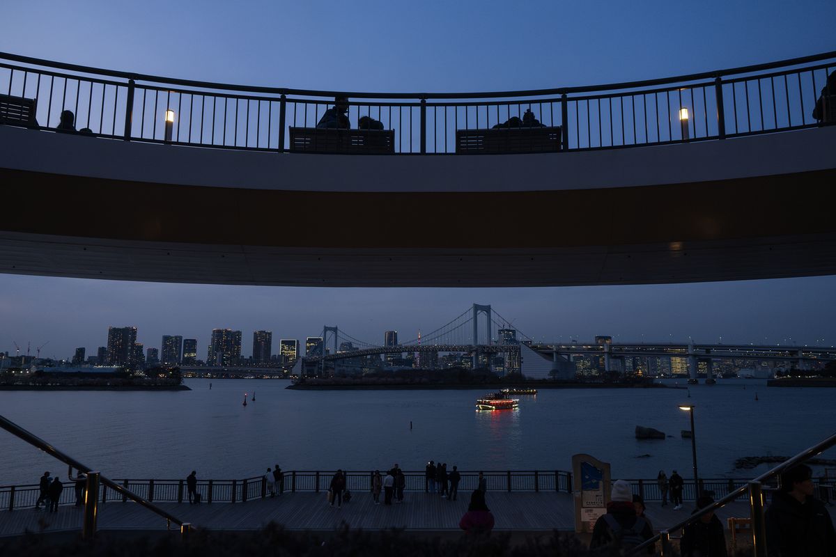 Bine aţi venit în viitor! Fotoreportaj GSP în metropola din lume cu cei mai mulţi oameni: fără maşini, cu metrouri automatizate şi oraşe subterane + Cum se trăieşte un meci de baseball în Japonia
