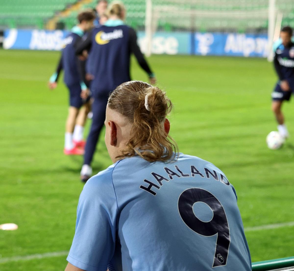 Erling Haaland după o lună în Moldova » Scene tari la Chișinău! Sosia norvegianului a ajuns lângă starul lui City: ce a urmat