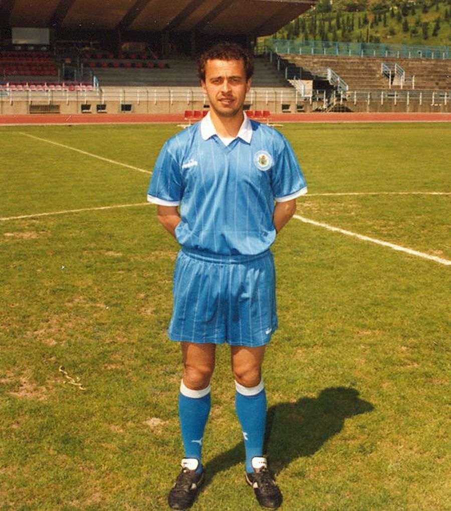 Valdes Pasolini la începutul anilor '90, când evolua în tricoul naționalei din San Marino. Foto: fsgc.sm Agentul imobiliar a scris istorie cu România și mizează pe o surpriză imensă în San Marino: „N-am cum să uit! Acum e momentul!” + Amintiri cu Hagi: „Nu-mi venea să cred!”