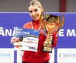 Bernadette Szocs zâmbind de pe prima treaptă a podiumului FOTO FRTM