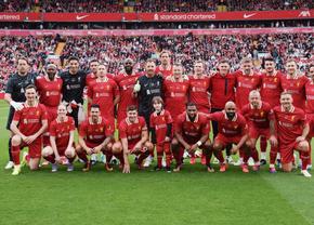 Prima femeie care joacă un meci pentru echipa masculină a legendelor lui Liverpool