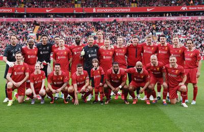 Prima femeie care joacă un meci pentru echipa masculină a legendelor lui Liverpool