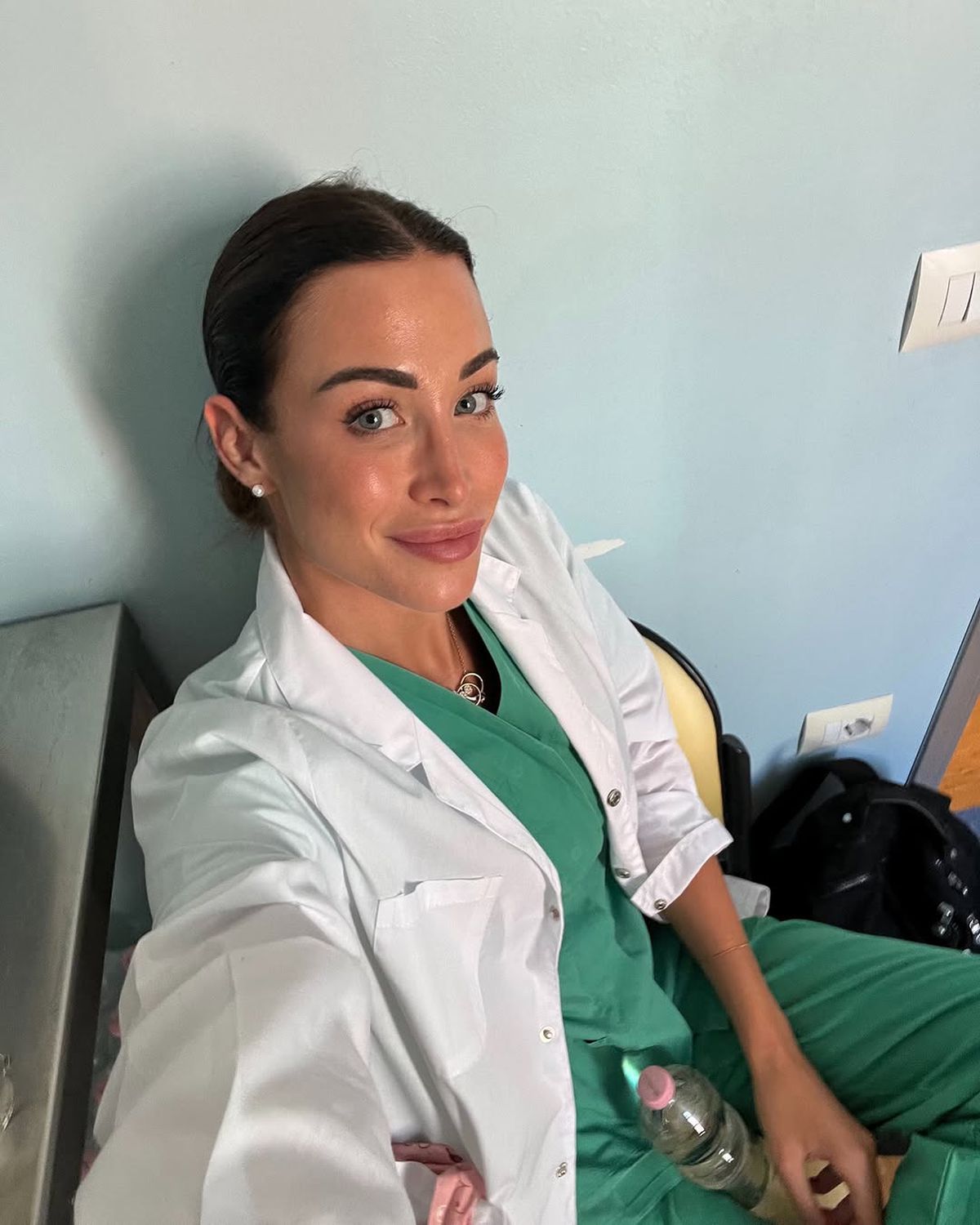 Anna a devenit doctoriță cu acte în regulă și a sărbătorit cu soțul fotbalist: „Nu știam dacă voi termina examenele la timp! Femeilor, visați măreț!”
