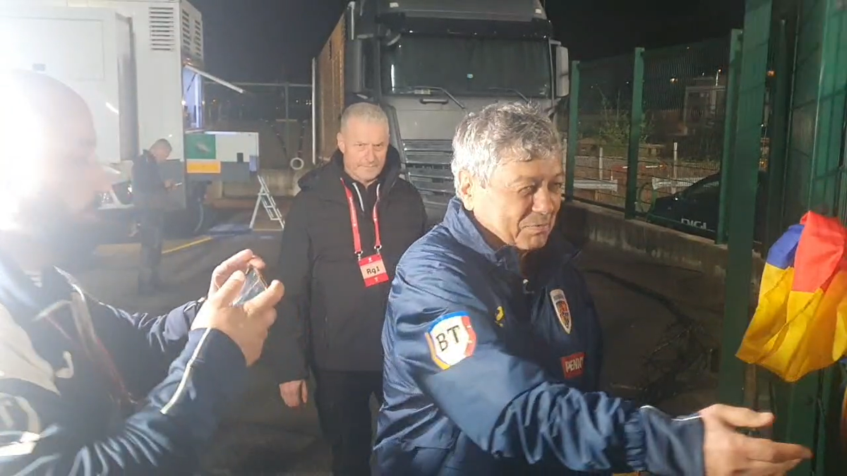 Imagini în oglindă la 14 ani distanță » Același gard, alt selecționer: Mircea Lucescu le-a făcut pe plac fanilor, care au primit cadouri